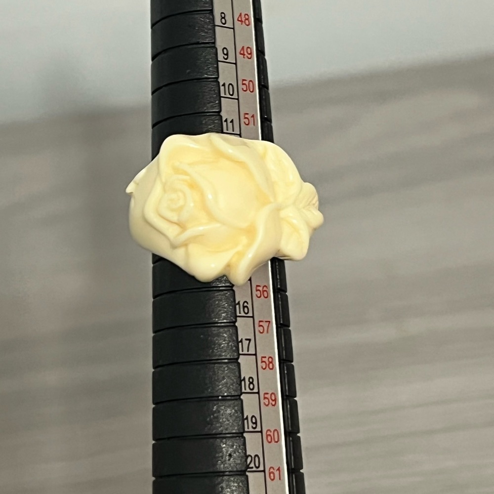 Vintage Plastic Ring with Flower Design, Size 7, Boho - Picture 2 of 4